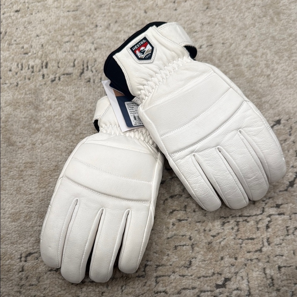 BRAND NEW Hestra White Women’s size 8 Gloves